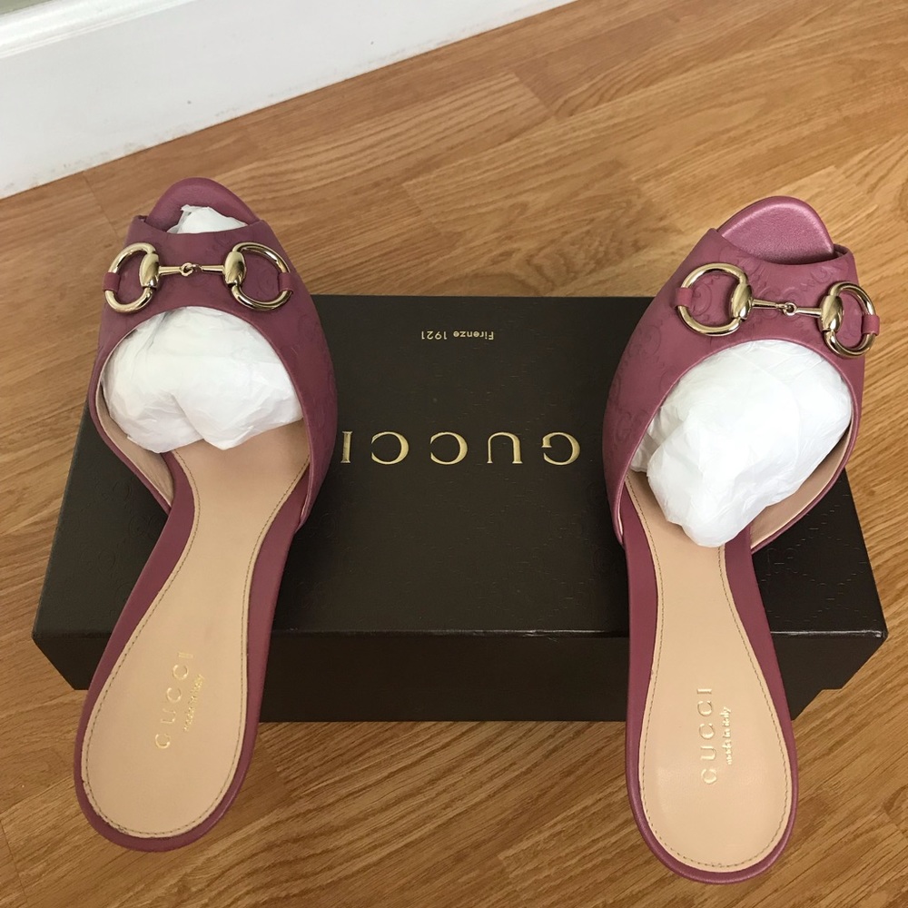 Gucci Embossed Sandals - Picture 7 of 8